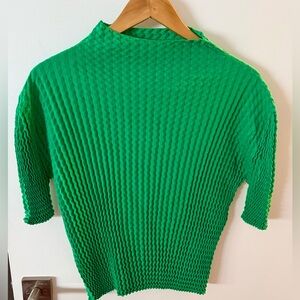 Issey Miyake Green Mock Neck Short Sleeve Pleated Blouse - Size 2JP, One Size